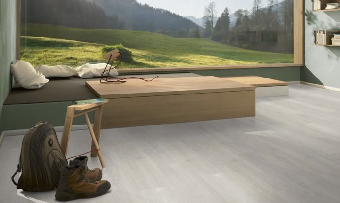 آیا نور خورشید باعث تغییر رنگ پارکت می‌شود ؟